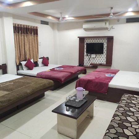 Hotel Vrandavan Palace Near Mahakal Temple Ujjain Buitenkant foto