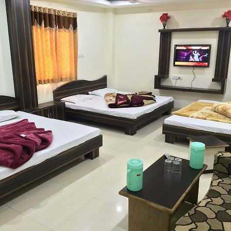 Hotel Vrandavan Palace Near Mahakal Temple Ujjain Buitenkant foto