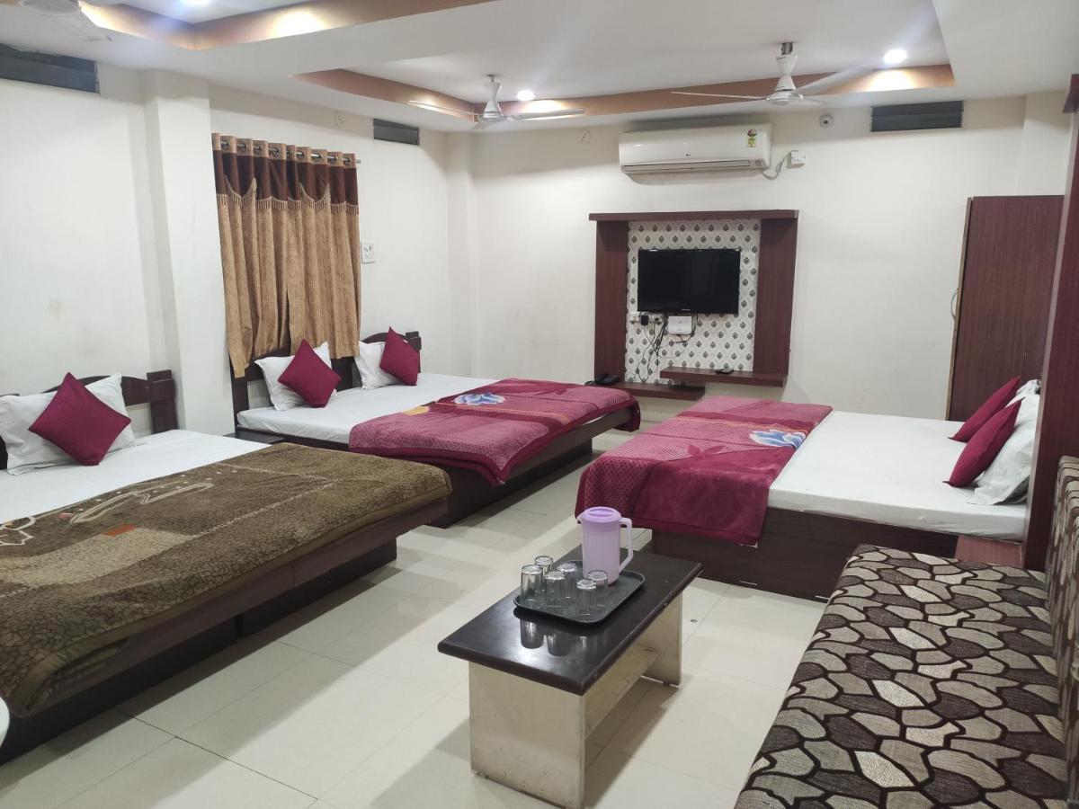 Hotel Vrandavan Palace Near Mahakal Temple Ujjain Buitenkant foto