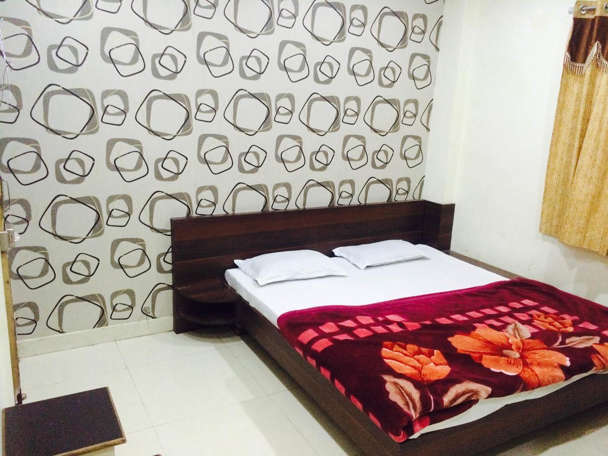 Hotel Vrandavan Palace Near Mahakal Temple Ujjain Buitenkant foto