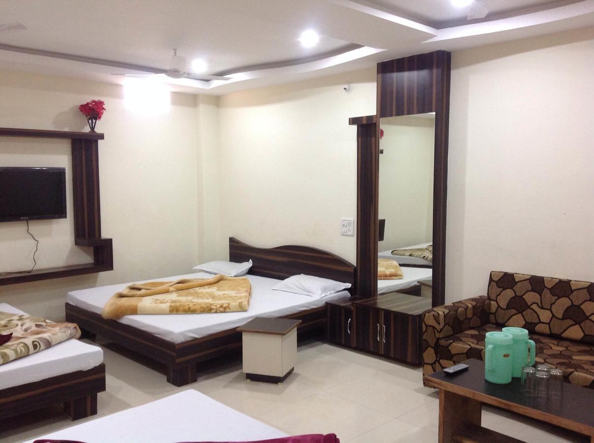 Hotel Vrandavan Palace Near Mahakal Temple Ujjain Buitenkant foto