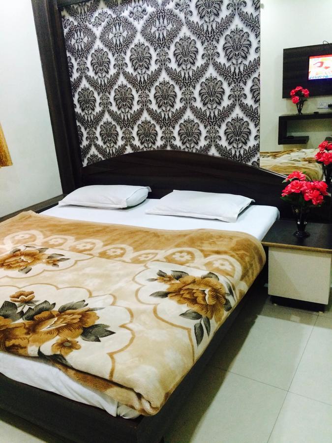 Hotel Vrandavan Palace Near Mahakal Temple Ujjain Buitenkant foto