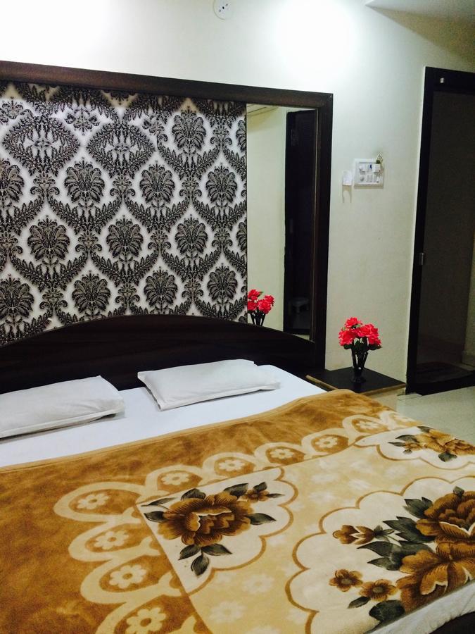 Hotel Vrandavan Palace Near Mahakal Temple Ujjain Buitenkant foto