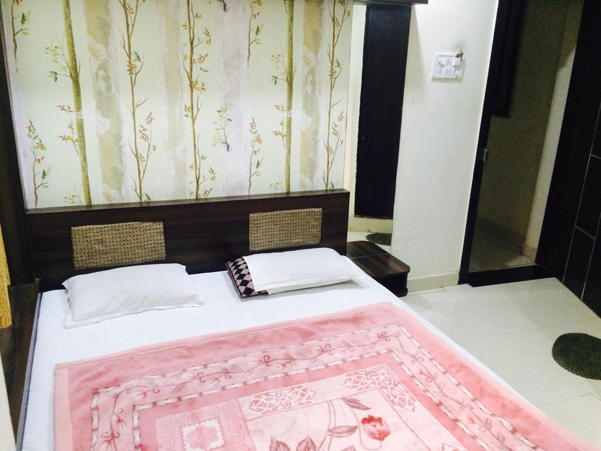 Hotel Vrandavan Palace Near Mahakal Temple Ujjain Buitenkant foto