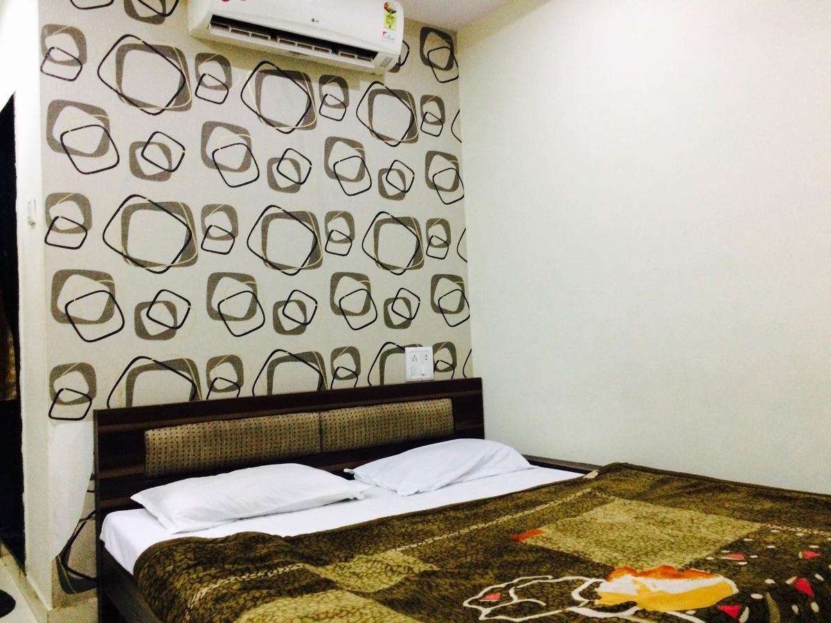 Hotel Vrandavan Palace Near Mahakal Temple Ujjain Buitenkant foto