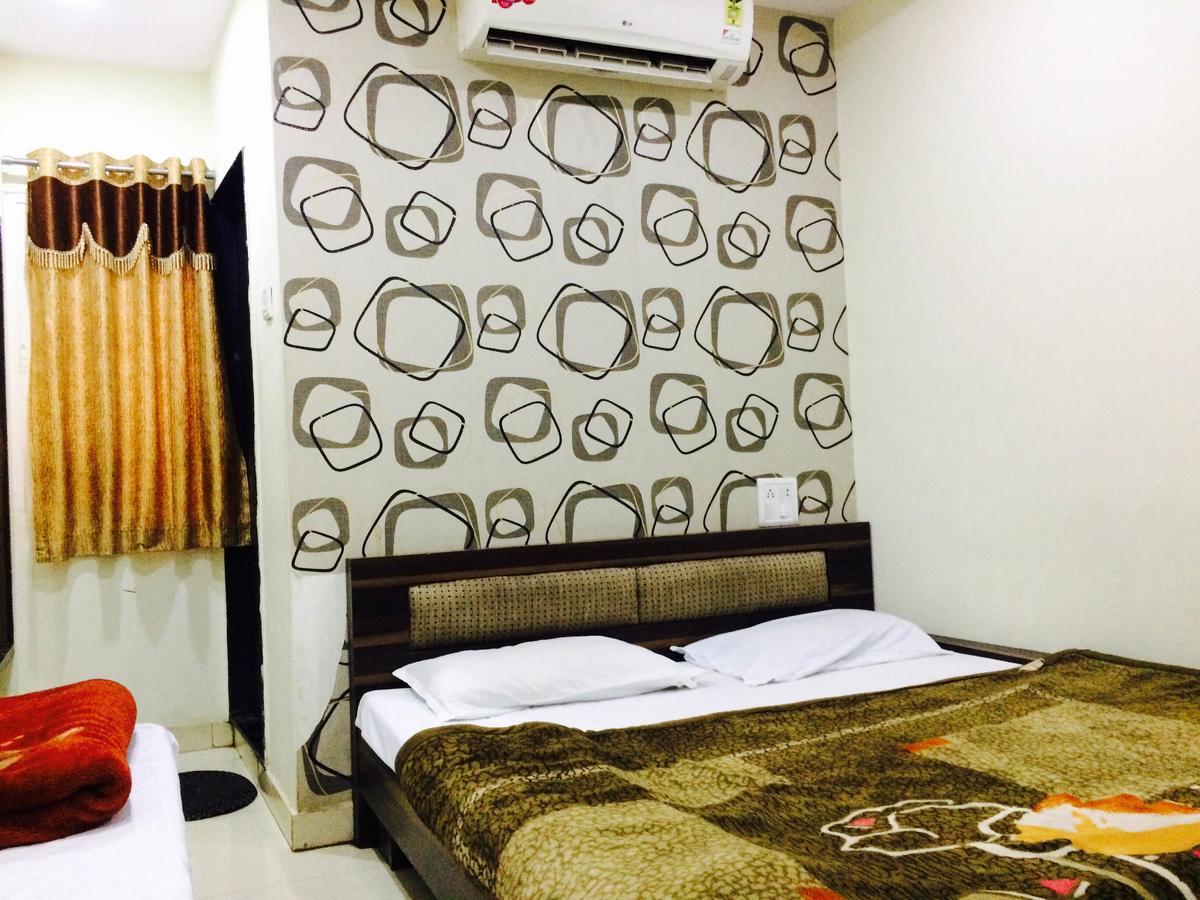 Hotel Vrandavan Palace Near Mahakal Temple Ujjain Buitenkant foto