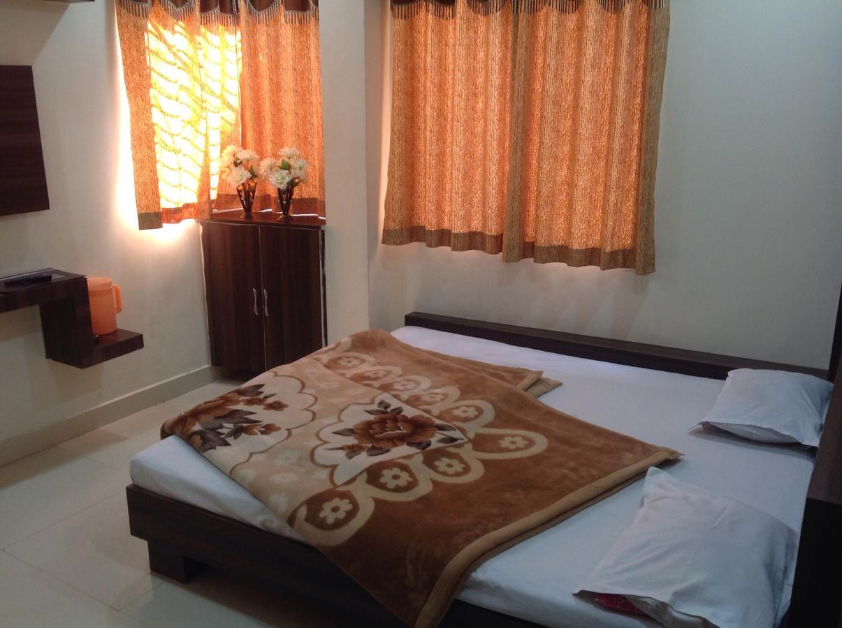 Hotel Vrandavan Palace Near Mahakal Temple Ujjain Buitenkant foto