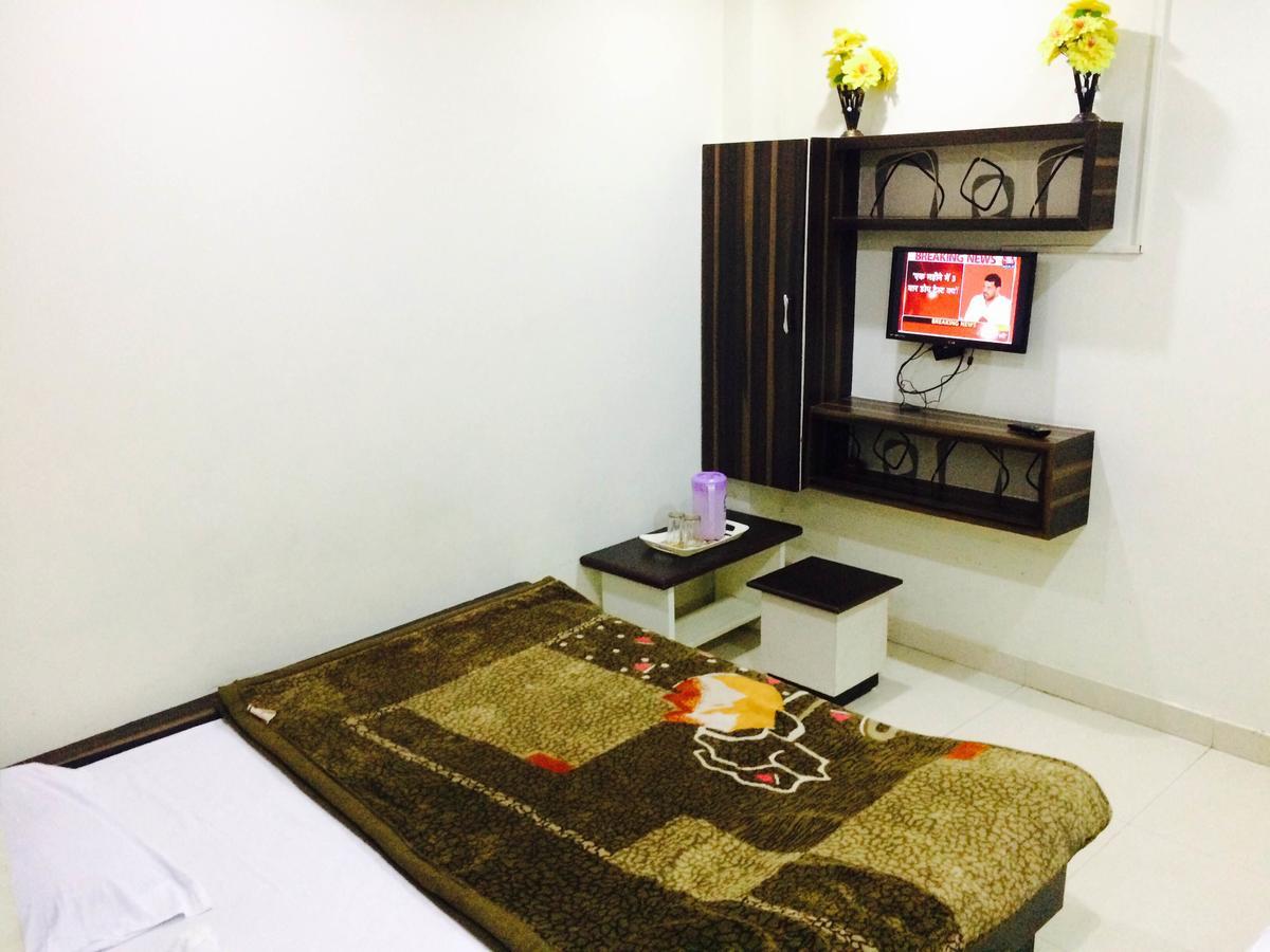 Hotel Vrandavan Palace Near Mahakal Temple Ujjain Buitenkant foto