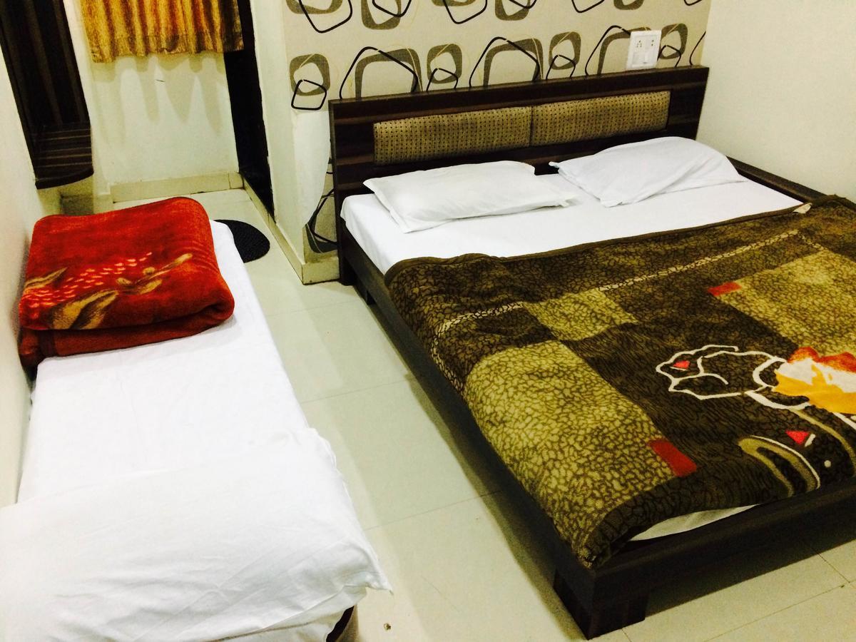 Hotel Vrandavan Palace Near Mahakal Temple Ujjain Buitenkant foto