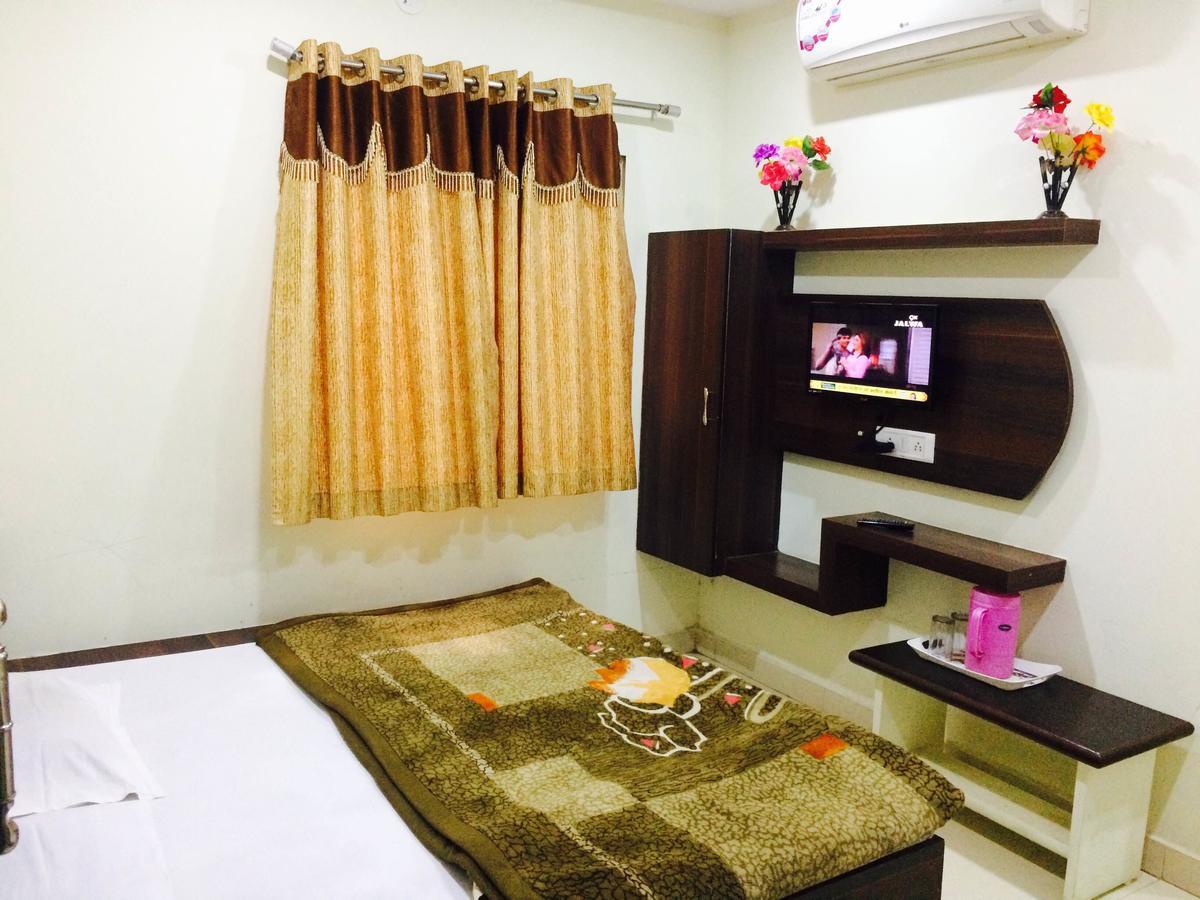 Hotel Vrandavan Palace Near Mahakal Temple Ujjain Buitenkant foto